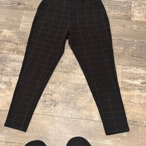Stylish Black Checkered Leggings